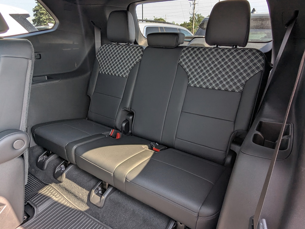 New 2025 GMC Acadia Denali SUV